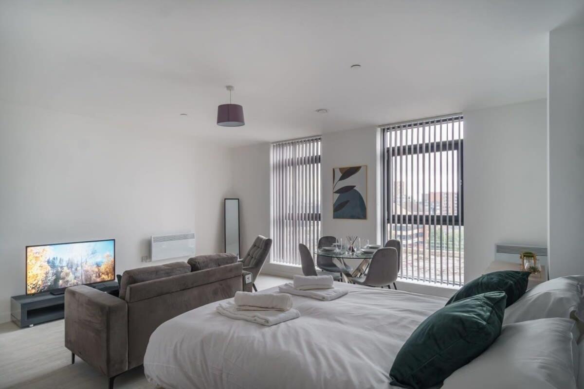 Modern Studio Apartment In Salford Great Views Manchester Luaran gambar